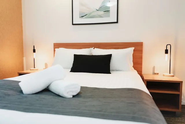 Standard, Queen Bed, Jetted Tub, Best Western Tuscany On Tor Motor Inn 2/4