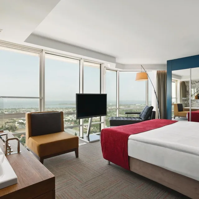 Suite, King Bed, Sea View, Ramada Encore by Wyndham Izmir 3/5