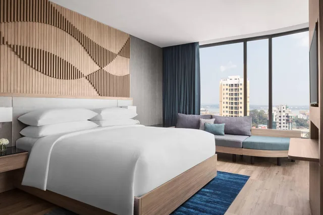 غرفة تنفيذية بسرير كينج مع أريكة، Courtyard Phnom Penh 2/9