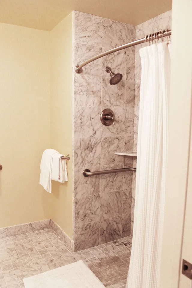 غرفة بسرير كوين لذوي الإعاقة، Gosby House Inn A Four Sisters Inn 3/3