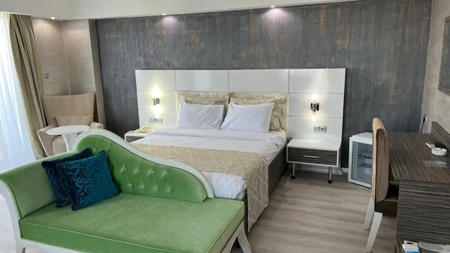 جناح بشرفة، MOX Hotel 6/10
