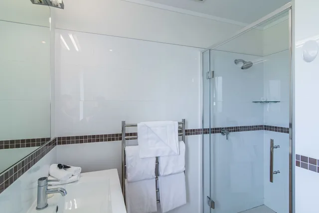 غرفة تنفيذية بسرير مزدوج وسرير فردي، Dupont Executive Motels 7/9