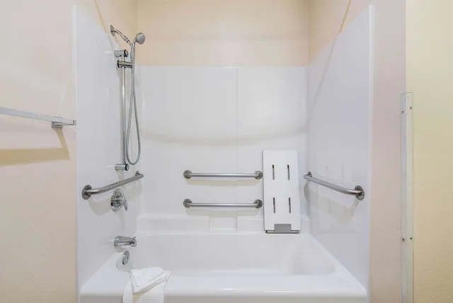 غرفة بسريرين كوين لذوي الإعاقة، La Quinta Inn & Suites by Wyndham Belgrade - Bozeman Airport 5/5