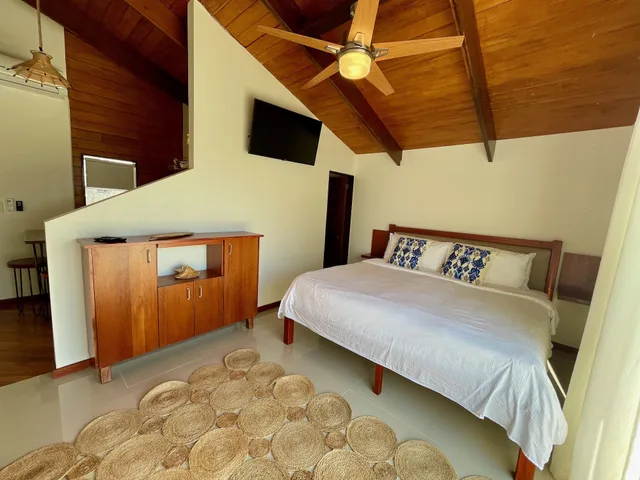 جناح جونيور بسرير كينج وسرير بطابقين بإطلالة على البحر بشرفة، Mata Rock Resort 2/4