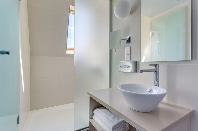 استوديو بسرير كوين، Hotel Yllen Eiffel 5/6