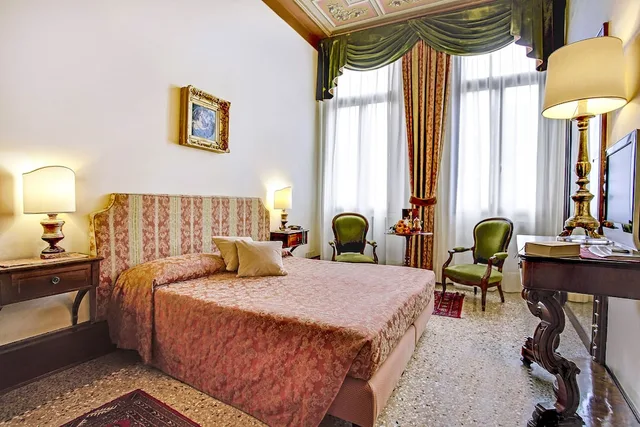 غرفة سوبيريور بسريرين منفصلين بإطلالة على المدينة، Palazzo Schiavoni 3/5