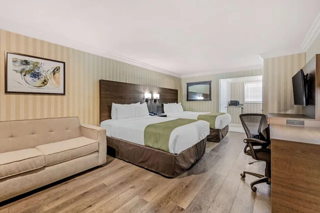 غرفة قياسية بسريرين كوين، Quality Inn Suites Anaheim Maingate 1/3