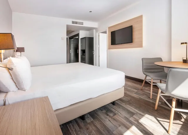 غرفة متصلة سوبيريور بإطلالة على البحر، Hotel Cadiz Paseo Del Mar Affiliated By Melia 7/10