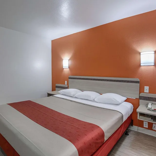 غرفة ديلوكس بسرير كينج، Motel6 Pasadena, TX 5/10
