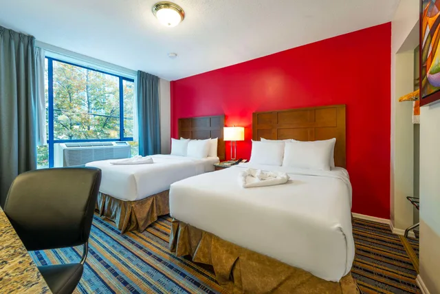 غرفة بسريرين مزدوجين، Quality Inn & Suites Downtown Vancouver 6/7