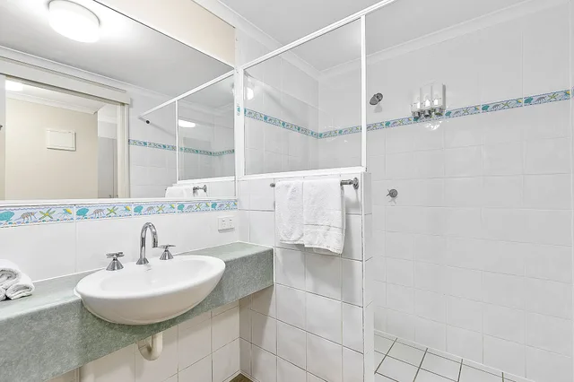 Resort, 1 Queen and 1 Single Bed, No Air Condition، K Gari Beach Resort 5/7