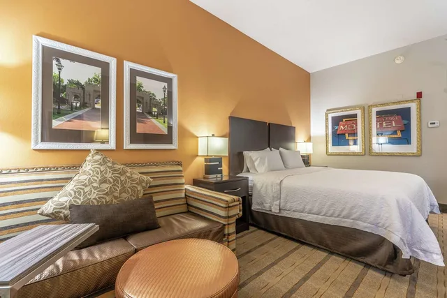 جناح استوديو بسرير كينج مع أريكة، Hampton Inn Milledgeville 4/6