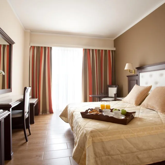 غرفة بسرير كينج، Achillion Palace 1/3