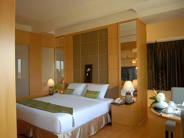 جناح جونيور، Chakungrao Riverview Hotel 1/2