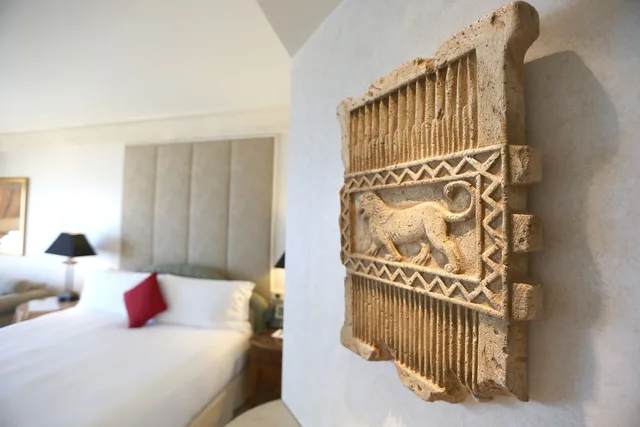 غرفة بريميوم بسريرين منفصلين بإطلالة على البحر، Intercontinental Phoenicia Beirut 6/8