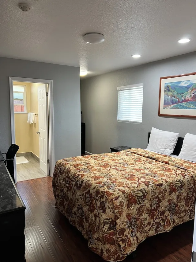 غرفة قياسية بسرير كوين، Studio Inn Livermore 1/4
