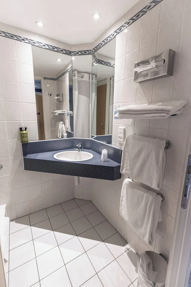 غرفة قياسية بسرير مزدوج مع أريكة، Holiday Inn Express Geneva Airport 8/8