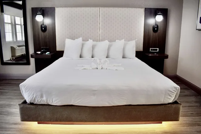 غرفة قياسية بسريرين مزدوجين لذوي الإعاقة، Best Western Marina State Beach 5/9