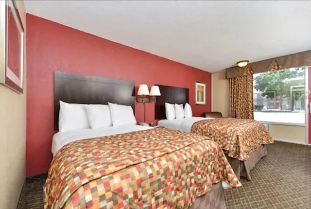 Room, 2 Double Beds, Rodeway Inn Ardmore,OK 1/2