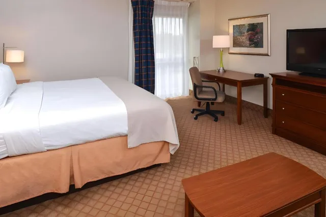 Upgrade, Suite, King Bed، Radisson Hotel West Memphis 4/9