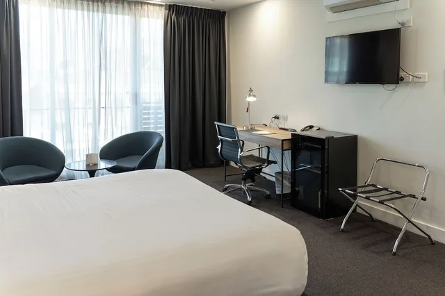 غرفة قياسية بسرير كوين، Adelaide Rockford Hotel 6/8