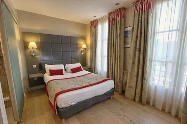 غرفة عائلية بسرير كوين وسريرين منفصلين، Hotel Villa Margaux 1/5