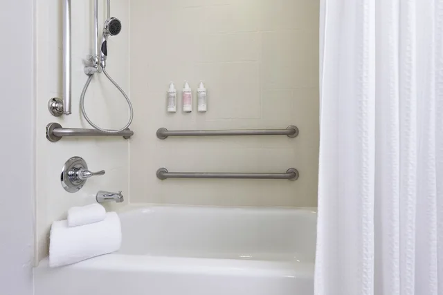 Guest Room, 2 King Beds, Bathtub, Accessible, Archer Hotel Falls Church 4/4