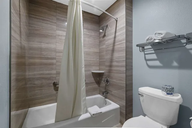 غرفة قياسية بسرير كينج، Studio6 Suites Escondido, CA 3/3