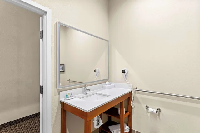 جناح بسريرين كوين مع أريكة، Comfort Inn and Suites Grenada 9/10