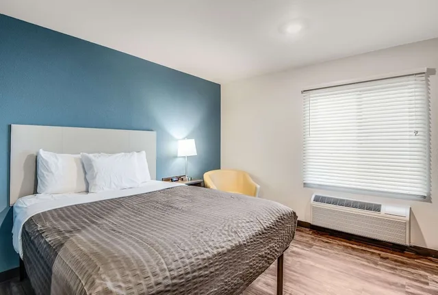 غرفة بسرير كوين لذوي الإعاقة، WoodSpring Suites West Des Moines 1/6