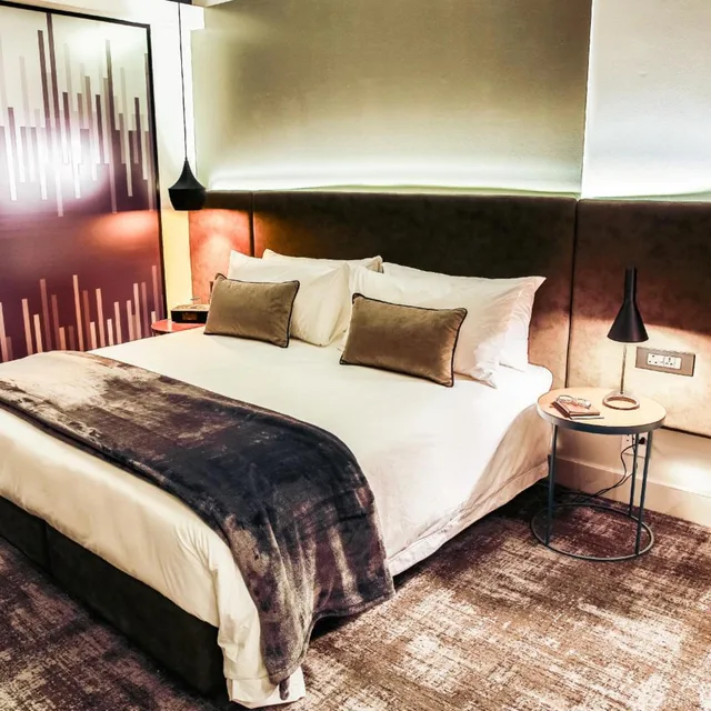 جناح سوبيريور بسرير كينج، The Capital Mirage 3/10