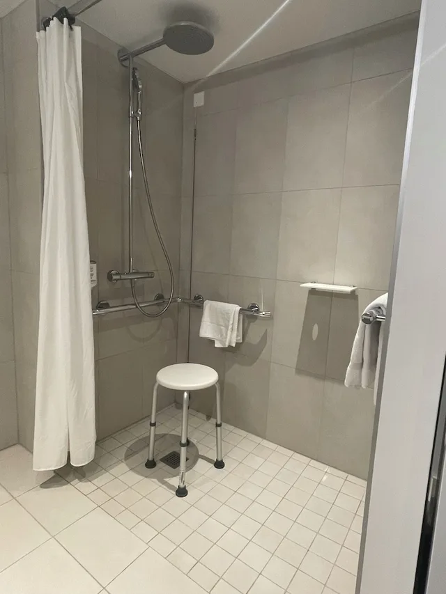 غرفة قياسية بسرير مزدوج لذوي الإعاقة، Novotel Wien Hauptbahnhof 5/5