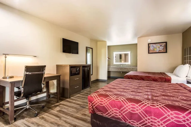غرفة بسريرين كوين لذوي الإعاقة، Econo Lodge Inn & Suites Murfreesboro Shopping District 3/6