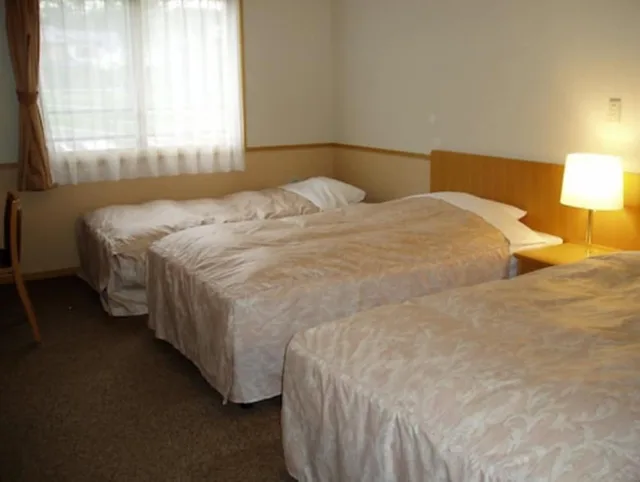 غرفة ثلاثية بسريرين منفصلين مع أريكة، Resort Inn Fuyo Kawaguchiko Inter Store 2/7