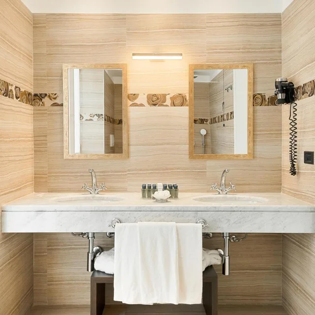 غرفة ثلاثية بشرفة، Hotel Excelsior 8/9