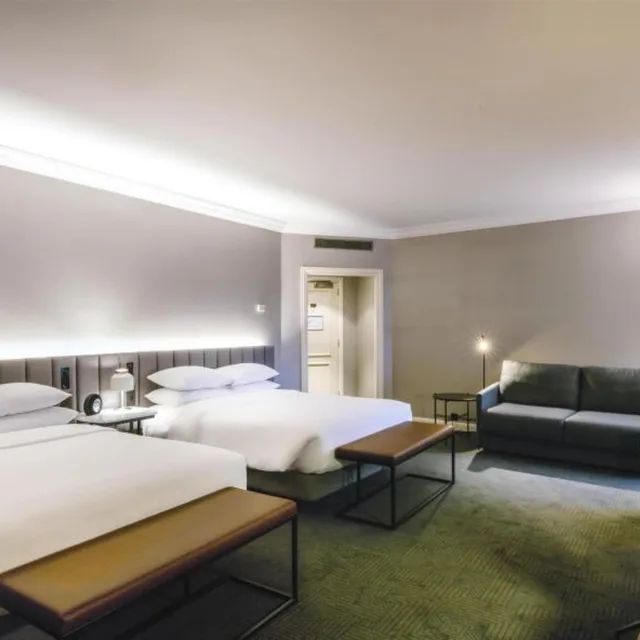 غرفة عائلية بسرير كينج وسريرين كوين، Hilton Brussels Grand Place 5/7