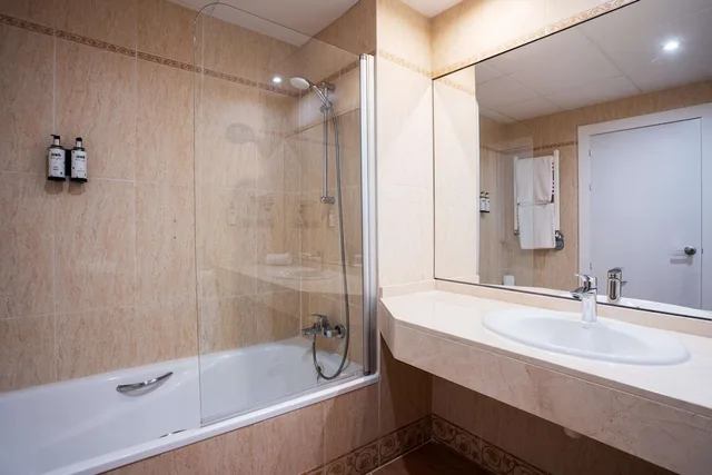 Park, Standard, 2 Double Beds، Hotel Piramide Salou 6/7