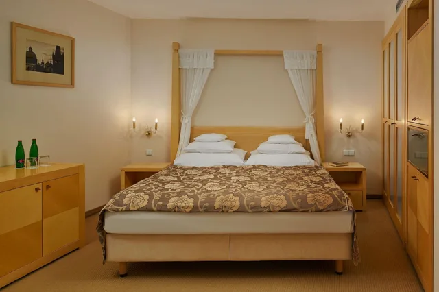 Room, Double Bed, Atrium View، Ventana Hotel Prague 1/3