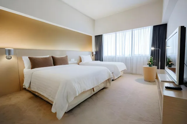 غرفة ديلوكس ثلاثية بسرير مزدوج وسرير فردي، Raia Hotel Kota Kinabalu 1/1