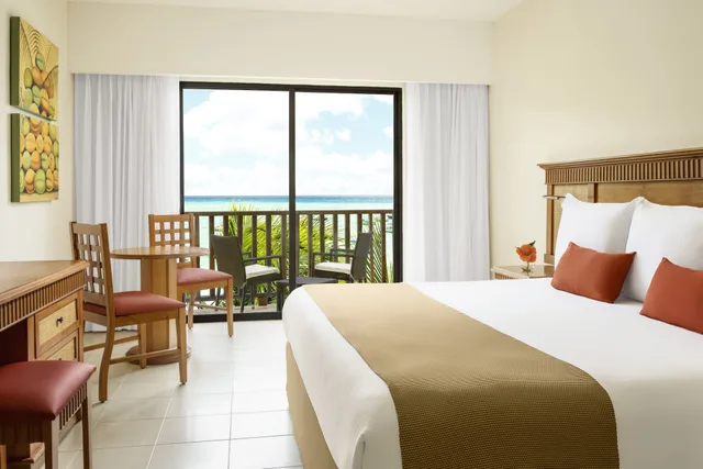 غرفة بريميوم بسريرين مزدوجين بإطلالة جزئية على البحر، The Reef Coco Beach Resort & Spa – Optional All Inclusive 1/5
