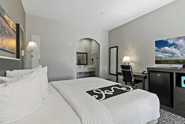 غرفة قياسية بسرير كينج، Paris Inn Suites 3/9