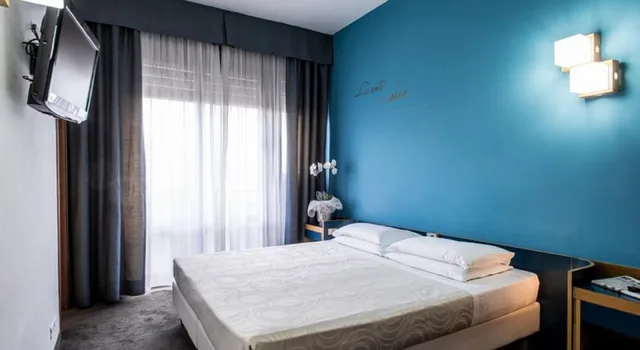 غرفة قياسية بسرير مزدوج أو سريرين منفصلين، Hotel Mirage 1/3