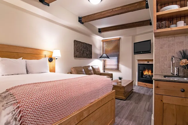 غرفة قياسية بسرير كوين مع أريكة، Newpark Resort & Hotel 1/7