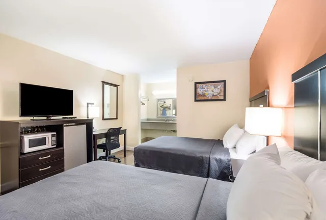 غرفة بسريرين مزدوجين، Econo Lodge Santee SC 3/4