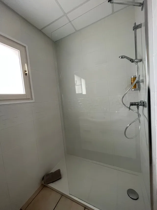 غرفة ثلاثية بسرير مزدوج وسرير فردي، Hôtel Les Sables 6/6
