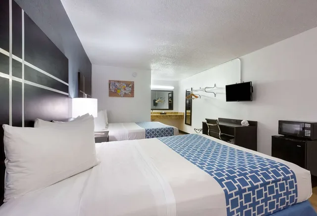 غرفة بسريرين كوين، Econo Lodge Lithonia 2/5