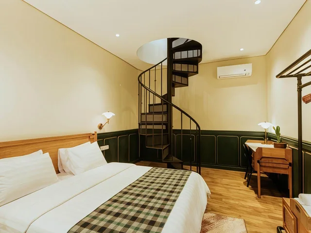 Loft, King Bed, Large, Stevie G Hotel 1/2