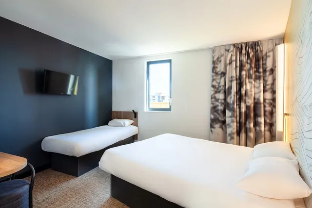 غرفة ثلاثية بسرير مزدوج وسرير فردي، B&B Hotel Bordeaux Bassins a Flot 4/7