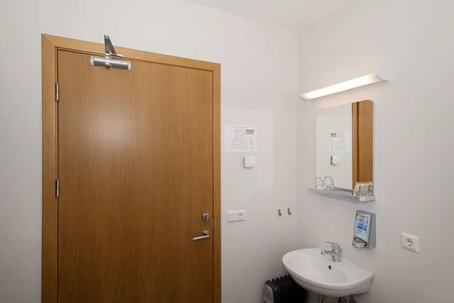 غرفة بسريرين منفصلين بحمام مشترك، Hotel Eldhestar 6/6