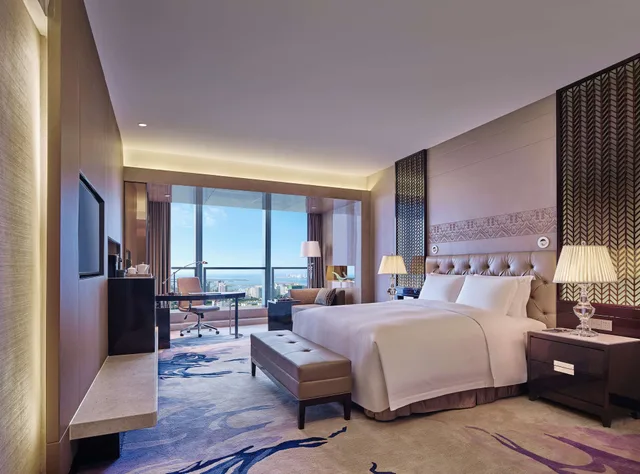 غرفة بسرير كينج بإطلالة على البحر، Hilton Haikou Residences 3/10